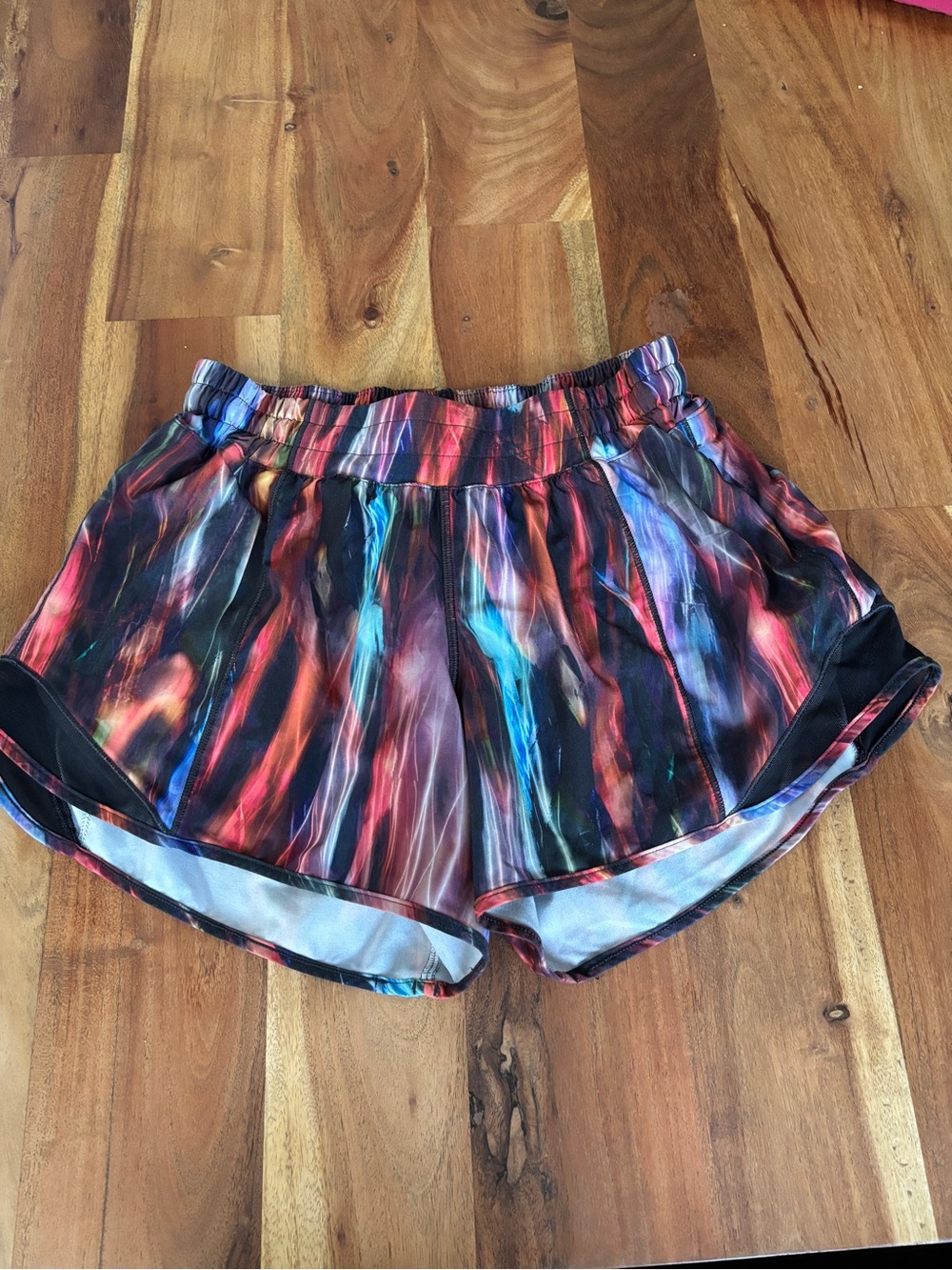 Lululemon Aura Print Speed Shorts - Size 6